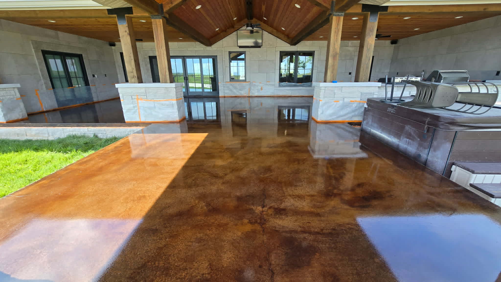 Acid stained concrete outdoor kitchen and pavilion β Shipp-Mates Epoxy of the Ozarks